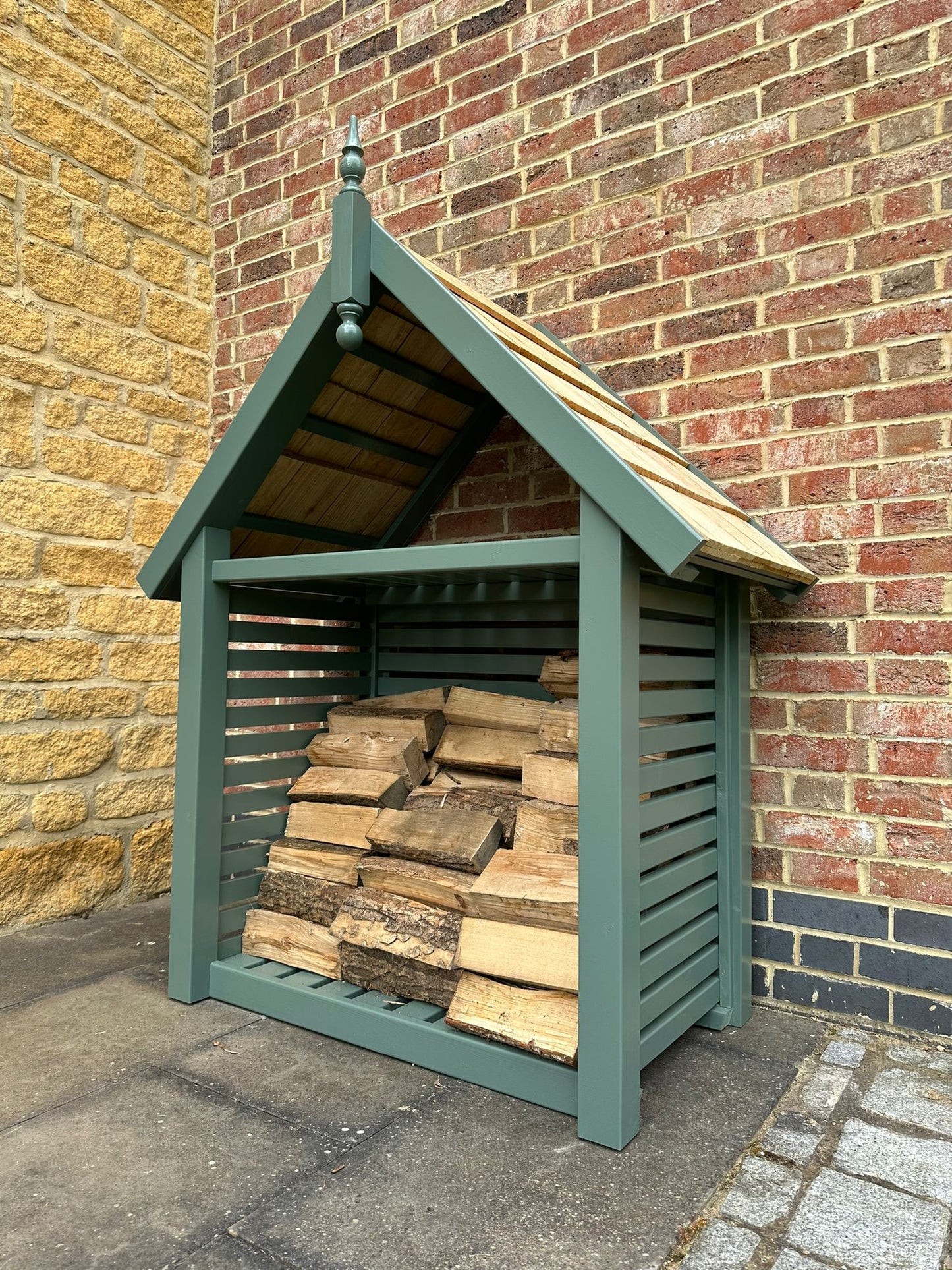 Painted log store