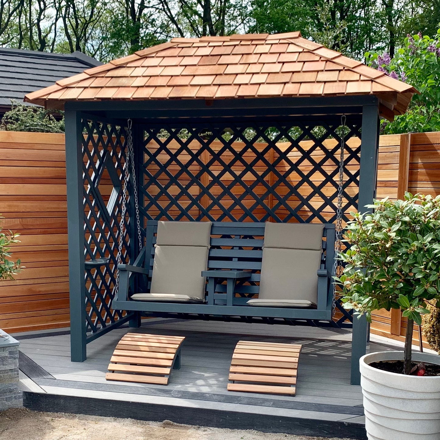 Painted wooden Garden Swing