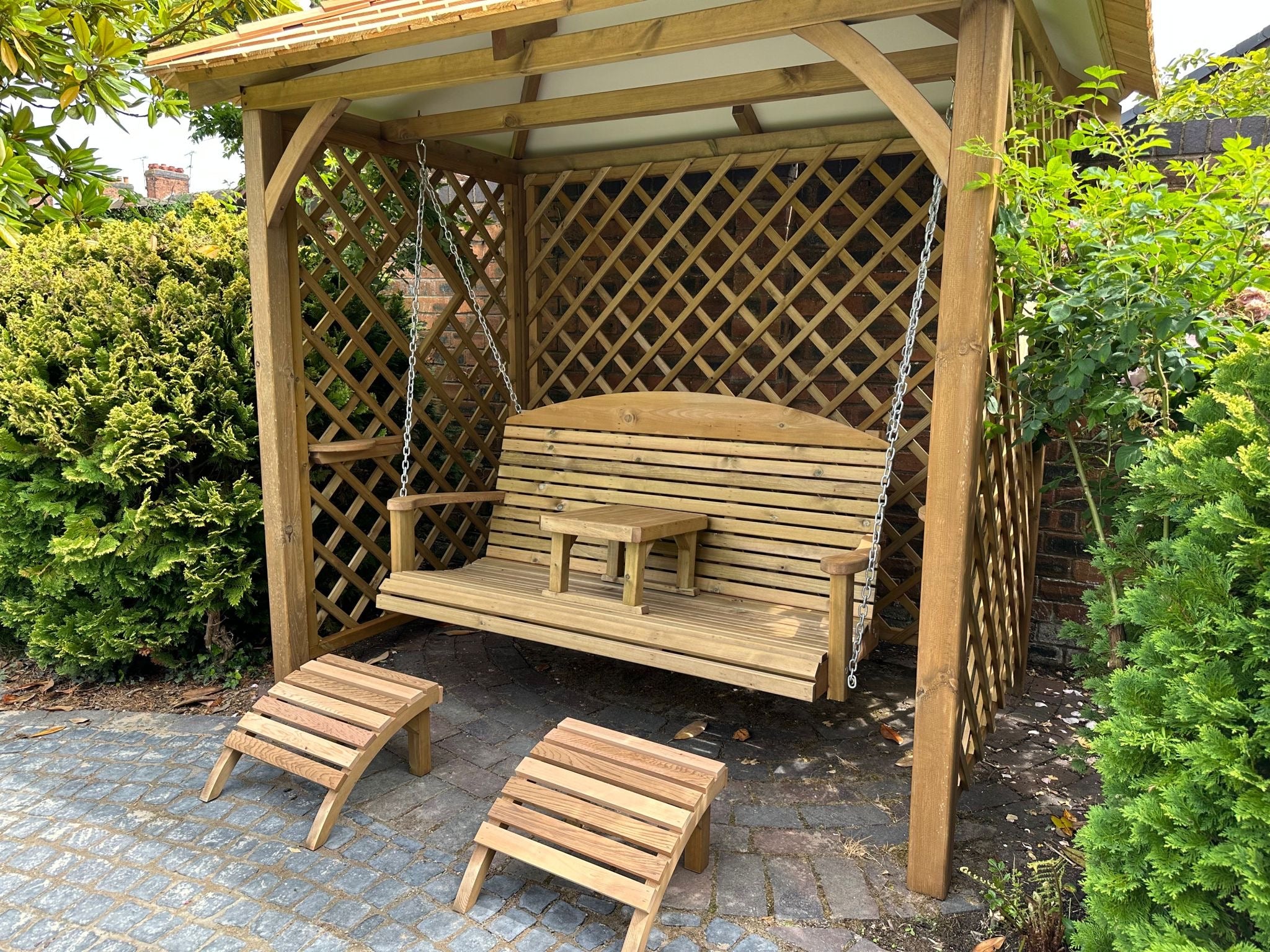 Arbour swing outlet seat